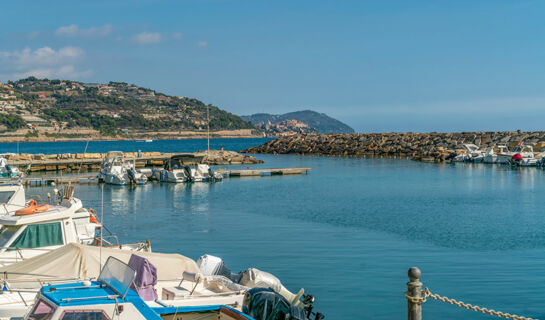 HOTEL RIVIERA DEI FIORI S. Lorenzo al Mare (IM)